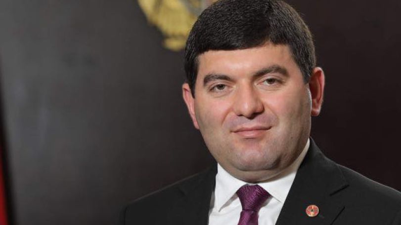 Հուլիսի 4-ին, ժամը 18։00-ին ես կլինեմ Երևանի Մաշտոցի պողոտայի հարակից այգում՝ աջակցելու ազգային բարերար Սամվել Կարապետյանին. Դավիթ Համբարձումյան