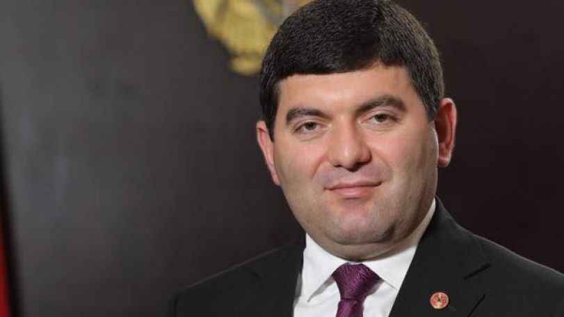 Դավիթը և´ ներսում, և´ դրսում միշտ նույն տրամադրությամբ է` աշխույժ, ակտիվ և պատրաստակամ. Աբրահամյանը տեսակցել է Դավիթ Համբարձումյանին