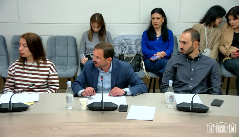 Ահազանգ կա, որ 25-օրյա վարժական հավաքների մասնակիցներից զինվորական հանդերձանքի համար 40 հազար դրամ է պահվում. Գեղամ Մանուկյան