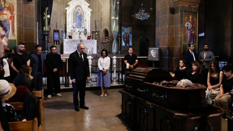 Գուժ Մանուկյանի հոգեհանգստի արարողությանը մասնակցել է նաև Փաշինյանը