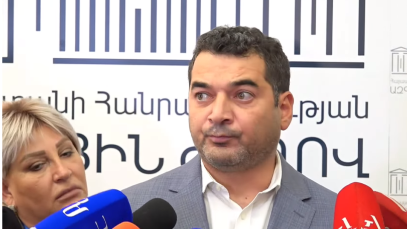 Ասում էինք՝ գնացեք բանակցեք ադրբեջանցիների հետ, բայց ոչ թե Եվլախում ստորագրեիք Արցախի լուծարումը. Հրաչյա Հակոբյանը՝ արցախցիներին