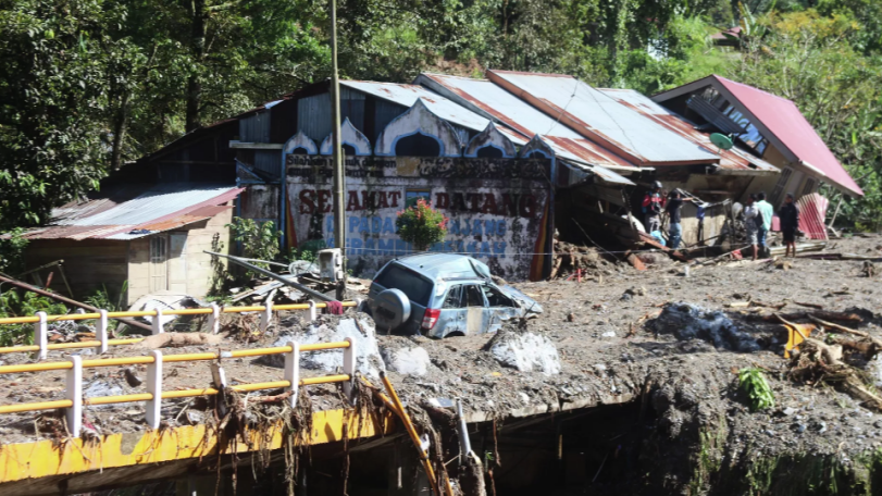 At least 631 killed in Indonesia floods