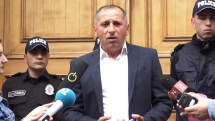 Բանկերը դիմում են նենգ ու խորամանկ քայլերի, նոտարական հրամաններ են արձակում քաղաքացիների նկատմամբ. Մհեր Կարագյոզյան