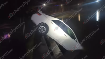 Մառախուղի պատճառով «Toyota Camry»-ն հայտնվել է Հաղթանակի զբոսայգու լճում