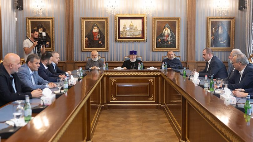Կաթողիկոսը և Արցախի պետական այրերը քննարկել են հայրենազրկված արցախահայության իրավունքների պաշտպանության հարցեր