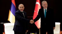 Pashinyan meets with Erdogan in China