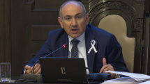 Կառավարության անդամները նիստին ներկայացել են կրծքագեղձի քաղցկեղի իրազեկման կրծքանշաններով