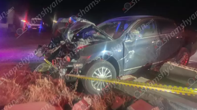 «Mercedes»-ի 35-ամյա վարորդը ստեղծել է վթարային իրավիճակ, ինչի հետևանքով «Nissan Teana»-ն բախվել բետոնե պատնեշին