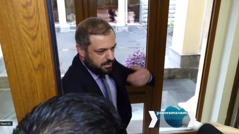 Պապոյանը գիտի, որ «հարևան երկրներում» դաբաղ կա, բայց պնդում է, թե Հայաստանում չկա