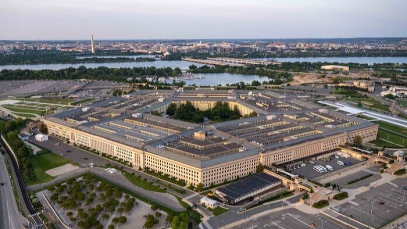 DIA employee charged with trying to give classified information to foreign government