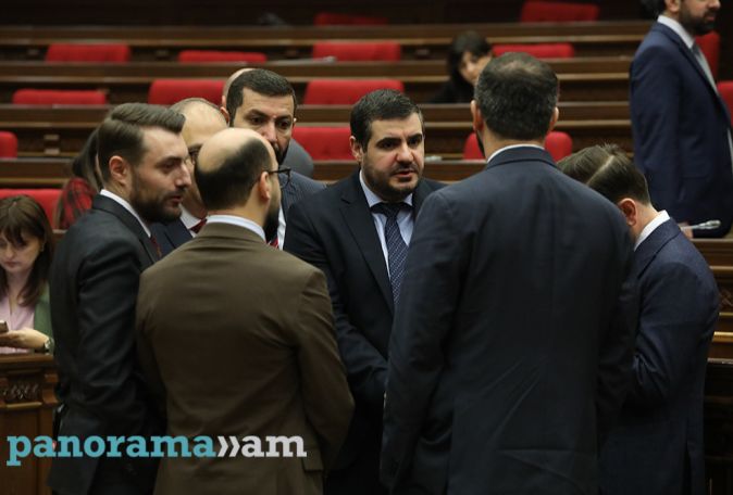 ՔՊ-ականներն ընդունեցին հայտարարագիրը ներկայացնելու վերջնաժամկետը մինչև նոյեմբերի 1 հետաձգելու օրենքը