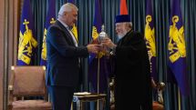 Պատկառելի այս հոբելյանը դիմավորում եք, գտնվելով հանիրավի ազատազրկման մեջ. Գարեգին Բ-ն շնորհավորել է Սամվել Կարապետյանին