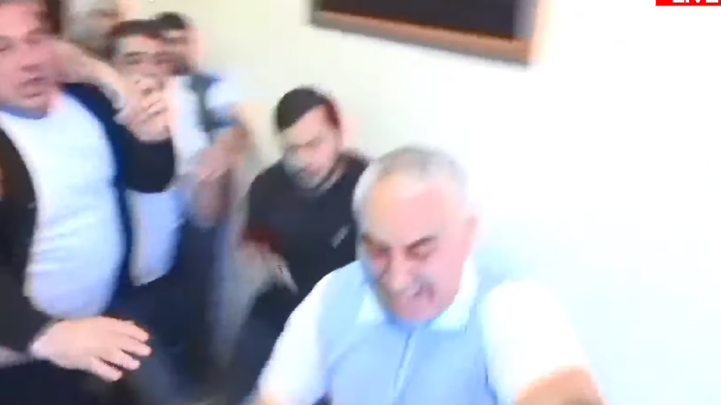 Այս պահին Ոստիկանությունը տեղում ծառայություն է իրականացնում. ՆԳՆ-ն՝ վարրչական շրջանի ղեկավարի կողմից Արթուր Չախոյանին ծեծելու դեպքով