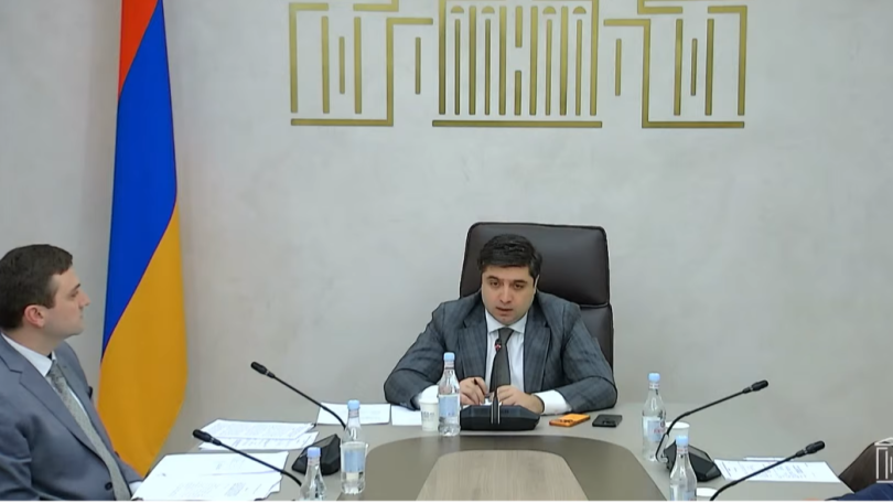ՏԿԵ փոխնախարարը չհաստատեց ՔՊ-ական հանձնաժողովի նախագահի պնդումը ՌԴ-ում գտնվելու թուլատրելի 90-օրյա ժամկետի փոփոխության վերաբերյալ