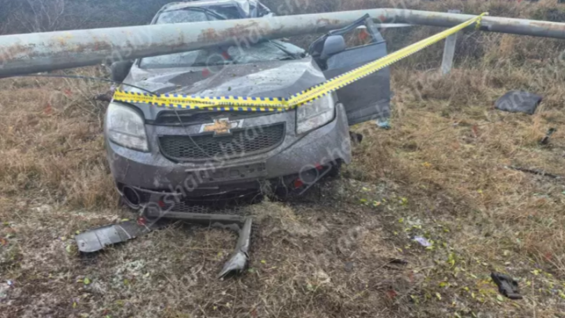 Վարորդը «Chevrolet»-ով դուրս է եկել երթևեկելի գոտուց, հայտնվել դաշտում և բախվել գազատար խողովակին