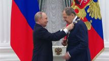 Путин вручил Лаврову высшую награду России