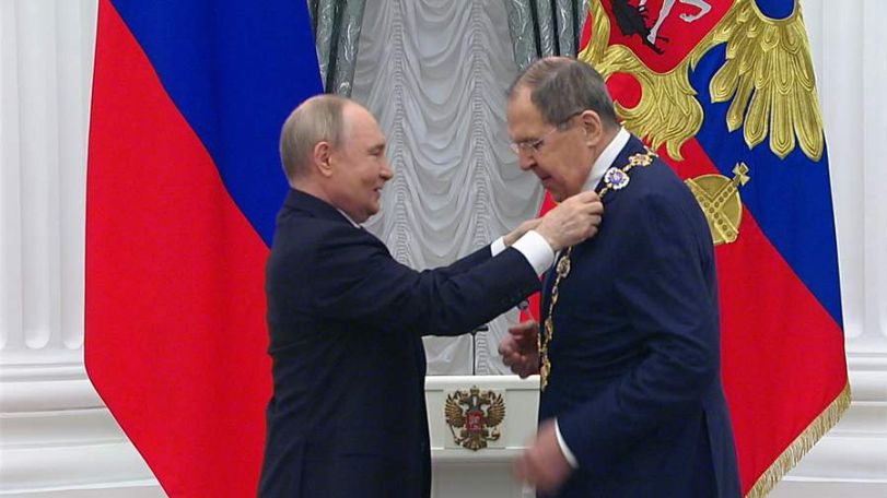 Путин вручил Лаврову высшую награду России