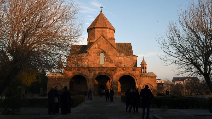 Եկեղեցու դեմ արշավով հնարավոր է, որ իշխանությունները ուզում են բողոքի ցույցեր հրահրել, որպեսզի ընտրություններին դրանք արդեն մարած լինեն. Известия
