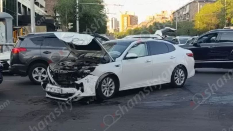 Կոմիտասի-Վաղարշյան խաչմերուկում բախվել են «Kia Optima»-ն և «Opel Zafira»-ն․ կան վիրավորներ
