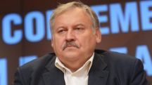 Константин Затулин попал в аварию и сломал руку