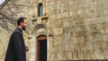 Մենք Աստծունն էլ ենք տալիս կայսրին։ Մի «կայսրի», որի միակ առաքելությունը ոխերիմ թշնամու ոտքերի տակ հլու հնազանդ ծառայելն է. Կարգալույծ քահանա