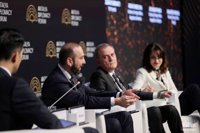 Тигран Абрамян: Азербайджан прижал власти Армении к стенке своими предварительными условиями