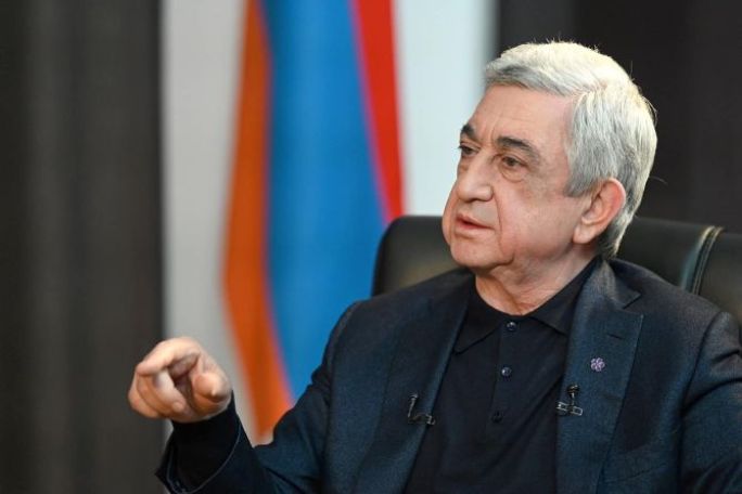 Նշաձողից ցածր ընկածների հետ ընդունված չէ բանակցել, ուր մնաց թե՝ բանավիճել». Սերժ Սարգսյանի գրասենյակ