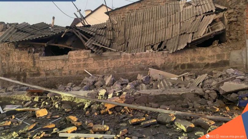 Взрыв в городе Вагаршапат: спасатели вызволили мужчину из-под завалов
