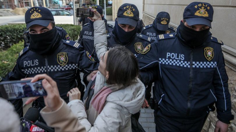 Amnesty International запускает кампанию против репрессий в отношении журналистов в Азербайджане