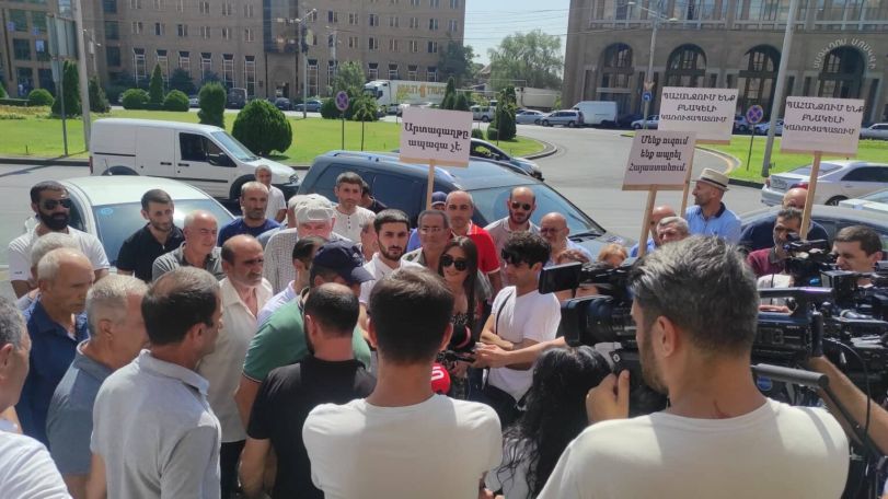 Այդ տներն ի՞նչ ենք անելու, դեմոնտա՞ժ ենք անելու. Փաշինյանը՝ Հաղթանակ թաղամասի տների խնդրի մասին