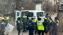 Փաշինյանի դպրոց կատարած այցից առաջ շենքերի կեղտոտ բակերն սկսել են արագ մաքրել