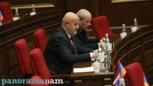 Two independent Armenian MPs won't block impeachment effort, opposition leader says
