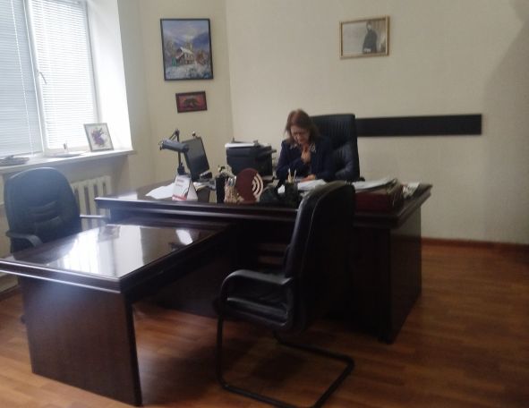 Քաղաքապետարանի պաշտոնյա տիկնոջ ու թիվ 76 դպրոցի տնօրենի ծածկադմփոցը ծնել է մի իրավիճակ, որ ծնողները այևս պահանջելու են տնօրենի հրաժարականը. Սյուզի Բադոյան