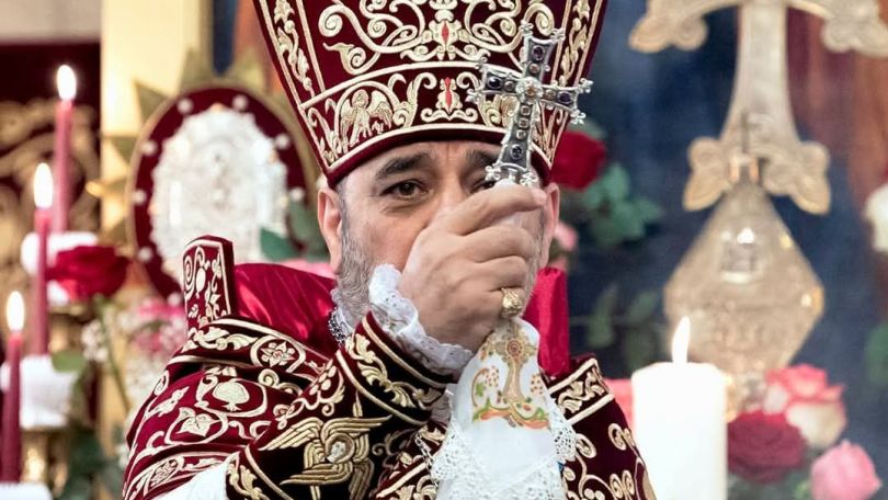Եկեղեցու ներքին գործերին միջամտելու իրավասություն չունեք, բայց Ալիևին գոնե հոդաբաշխ պատասխան տալու պարտականություն ունեք. Սերովբե սրբազանը՝ Փաշինյանին