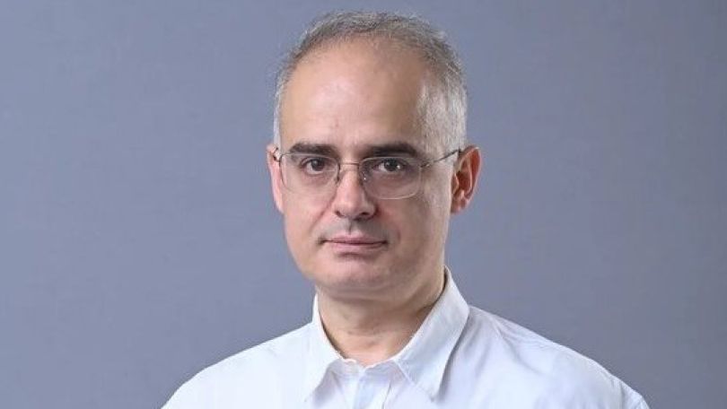 Հիմա մանկամիտ մի շուստրիությամբ նա հրադադար է աղերսում: Հրադադար չի լինի. Զուրաբյան
