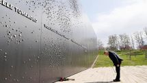 Pashinyan pays tribute to victims of Communism in Tallinn