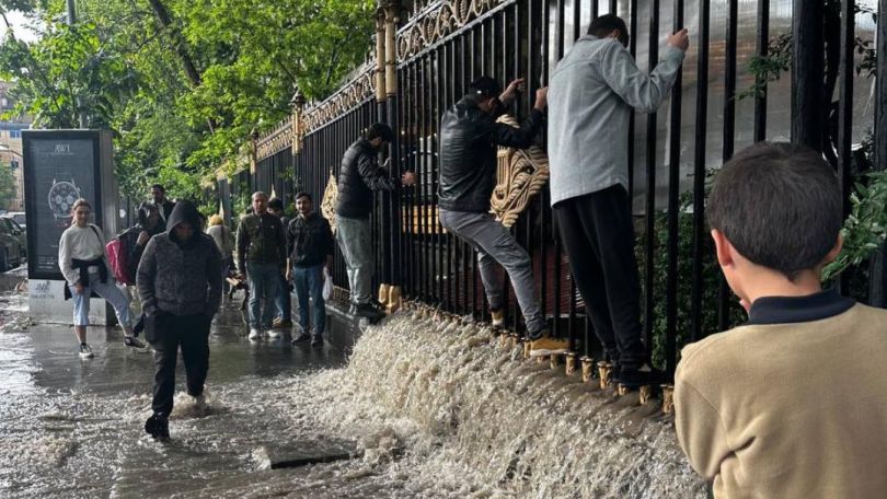 В мэрии объяснили появление озер и рек после дождей в Ереване… благоустройством