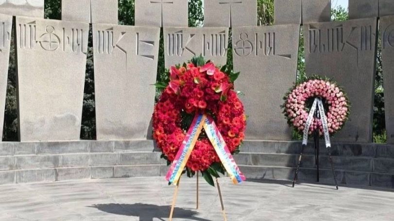 Serzh Sargsyan pays tribute to fallen heroes