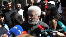 Архиепископ Езрас: Поддержка Самвела Карапетяна Первопрестольному Святому Эчмиадзину превратилась в повод для политических преследований