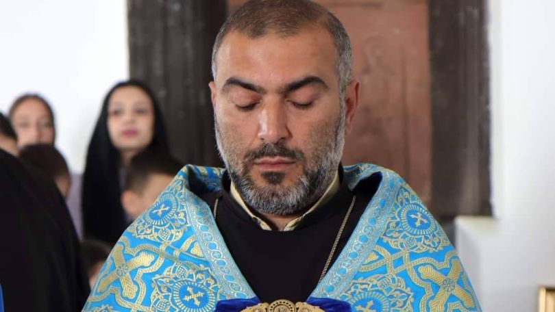 Ես՝ որպես ամուսնացյալ քահանա, հավաստիացնում և հաստատում եմ, որ քեզ եղբայր չեմ կարող լինել. Տեր Փառենը՝ Նիկոլ Փաշինյանին