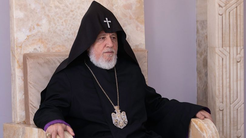 Католикос всех армян Гарегин Второй отправился в Объединенные Арабские Эмираты
