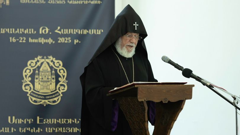 Католикос всех армян: Спланированные нападки премьера направлены на дискредитацию Армянской церкви и ее служителей