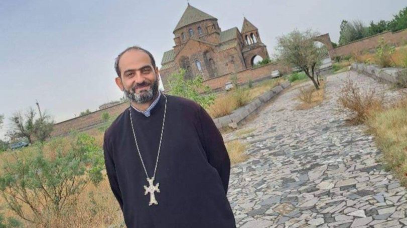 Ի՞նչպես է պատահել, որ եղբայրներ ենք ու դու մեր հորը ապօրինաբար կալանավորել ես. Ամուսնացյալ քահանան՝ Նիկոլ Փաշինյանին