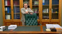 Armenian lawyer begins indefinite strike over colleague's detention