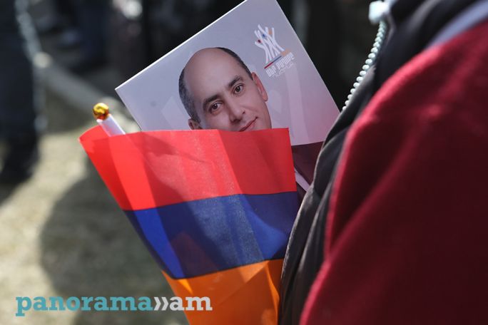 Իշխանության ներկայացուցիչներն ասել են՝ 8-րդ համարի քվեաթերթիկները հետներրդ դուրս կբերեք. Գյումրեցին փոխանցում է համաքաղաքացիների ահազանգը