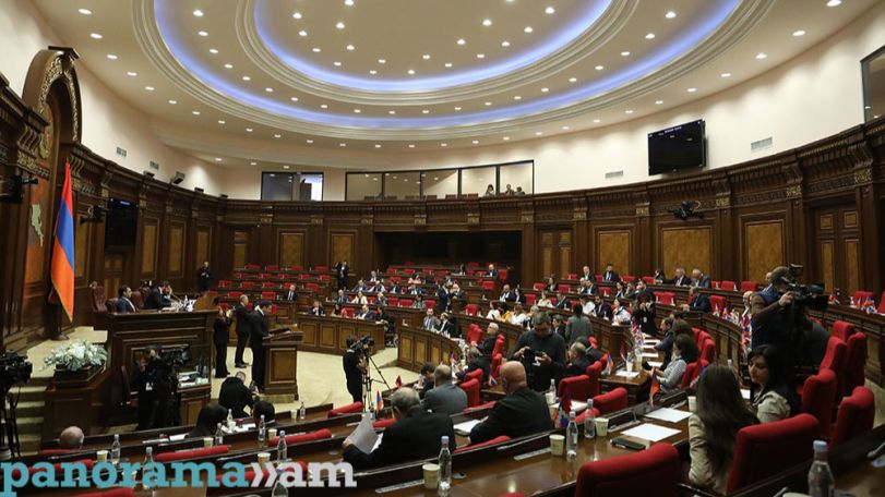 Հովիկ Աղազարյանն ու Գառնիկ Դանիելյանը հրաժարվեցին գրանցվել, ԱԺ-ն քվորում չապահովեց