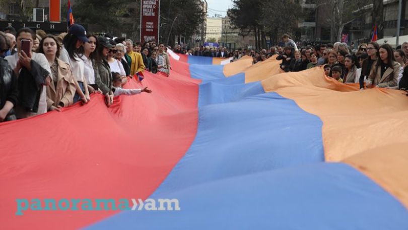 Власти Еревана не разрешили шествие и сидячий пикет после митинга вынужденных переселенцев из Арцаха