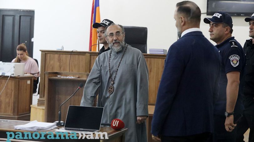 Միքայել Սրբազանը դժգոհեց միայն, որ ԱԱԾ գրադարանում իտալերեն գրքեր չկան. ԱԺ պատգամավոր