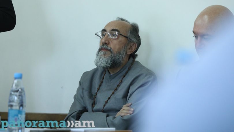 «Отвратительно так низко падать»: архиепископ Микаел Аджапахян ответил архиепископу Овнану Тертеряну