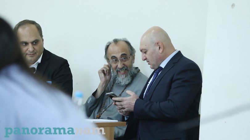 Մեղադրանքը փրկելու հուսահատ փորձեր են արվում. Միքայել Սրբազանի պաշտպան